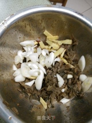 百吃不腻——梅菜扣肉的做法步骤：13