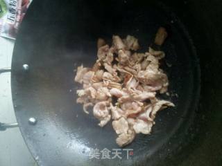 木耳炒肉片的做法步骤：3