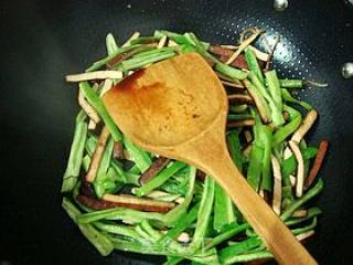 家常小炒--------【青椒炒茶干】的做法步骤：9
