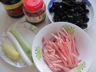 简单少油健康版---鱼香肉丝的做法步骤：1