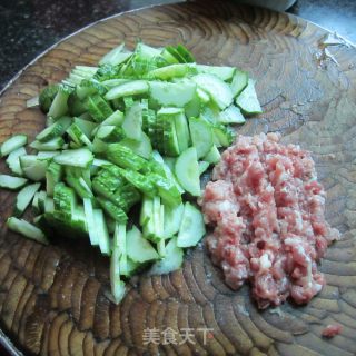 辣椒油炒黄瓜的做法步骤：2