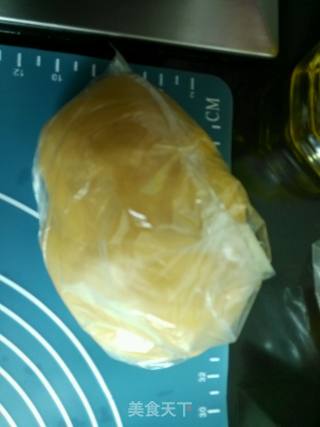 莲容蛋黄月饼的做法步骤：3
