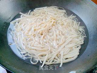 红椒韭菜炒干丝的做法步骤：5