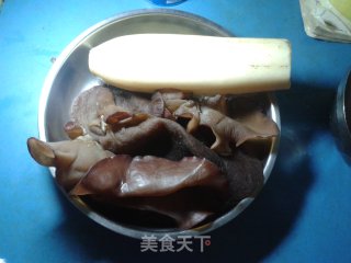 木耳炒莲藕的做法步骤：1