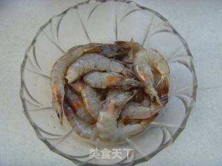 避风塘炒虾的做法步骤：1