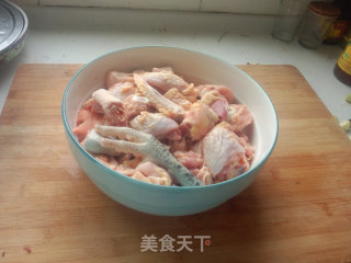 香菇焖鸡的做法步骤：1