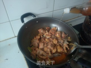 香菇焖鸡的做法步骤：5