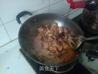 香菇焖鸡的做法步骤：6