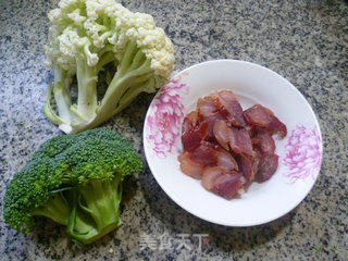 腊肉炒双花的做法步骤：1