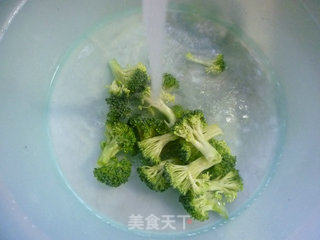 腊肉炒双花的做法步骤：2