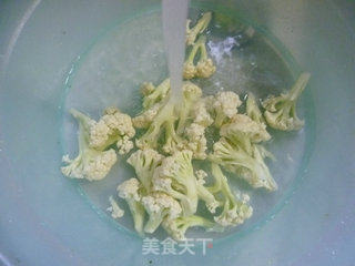 腊肉炒双花的做法步骤：3