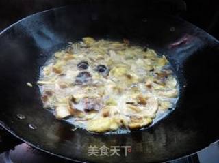 苤菜叶炒松毛菌的做法步骤：5