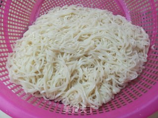 蛋炒面的做法步骤：5