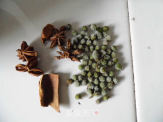 粉蒸肉好吃的秘诀———————【秘制五香蒸肉粉】的做法步骤：1