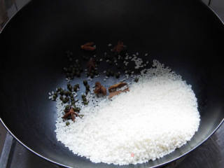 粉蒸肉好吃的秘诀———————【秘制五香蒸肉粉】的做法步骤：3