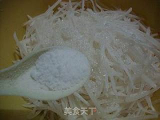 酸辣开胃小凉菜------【酸辣萝卜丝】的做法步骤：5