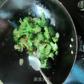 尖椒蒜片西兰花的做法步骤：5