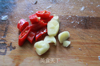 洋葱目鱼包菜的做法步骤：2