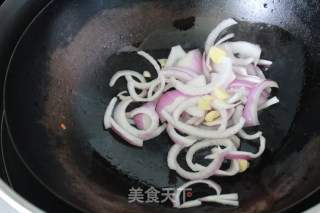 洋葱目鱼包菜的做法步骤：6