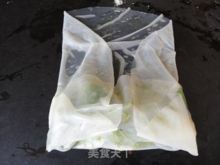 香草鱼春卷的做法步骤：6