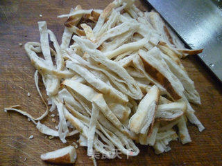 胡萝卜包心菜炒烧饼的做法步骤：6