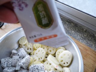 莲藕火龙果的做法步骤：9