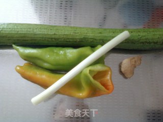 丝瓜炒蛋的做法步骤：1