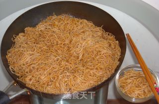 炒冷面(烧烤味)（极简）的做法步骤：2