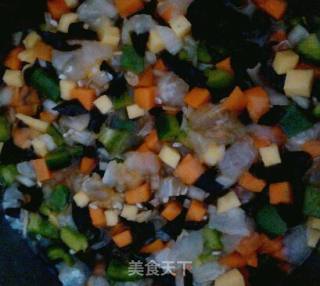 龙利鱼蔬菜焖饭的做法步骤：1