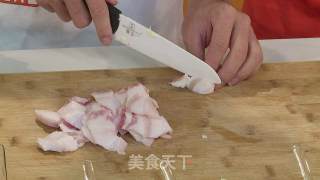 包菜炒五花肉的做法步骤：2
