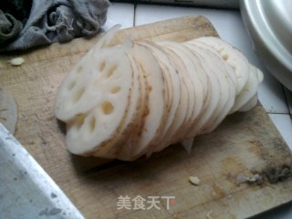 素炒莲藕的做法步骤：1