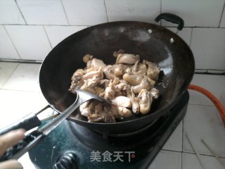 红萝卜焖鸡肉汤的做法步骤：7