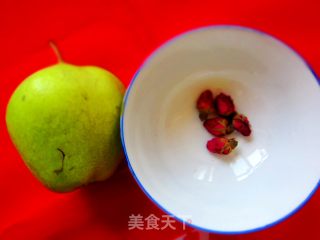 雪梨银耳玫瑰养颜汤的做法步骤：1