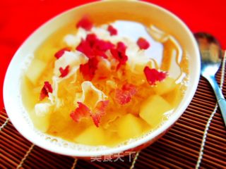 雪梨银耳玫瑰养颜汤的做法步骤：7