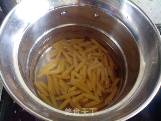 芝士焗意大利通心粉----不土不洋的自配餐的做法步骤：2