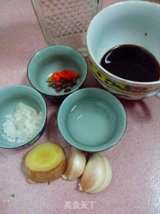 【PAPA爱吃】笋干红烧肉的做法步骤：2