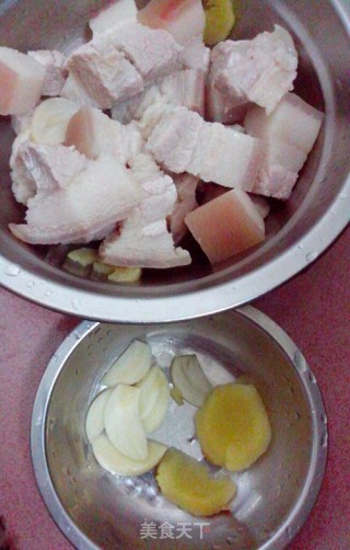 【PAPA爱吃】笋干红烧肉的做法步骤：3