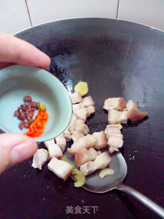 【PAPA爱吃】笋干红烧肉的做法步骤：5