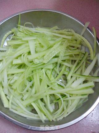 【简易家常素菜】清炒黄胡木丝的做法步骤：4