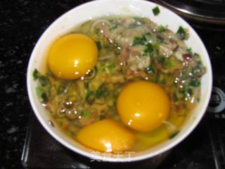 香菇猪肉蛋饼的做法步骤：2