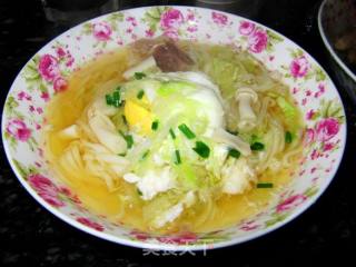 牛肉海鲜菇汤面的做法步骤：8