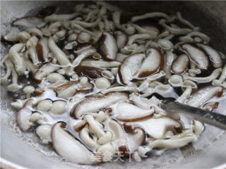 菌菇鲜蔬蒸蛋拌饭的做法步骤：4