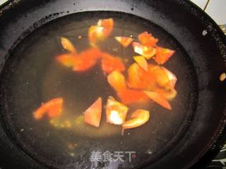 西红柿杂蘑牛肉汤面的做法步骤：3