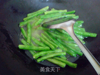 干煸四季豆的做法步骤：1