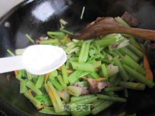 牛肉炒芹菜的做法步骤：11