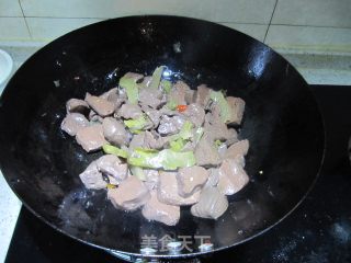 酸菜鸭血粉丝汤（开胃靓汤）的做法步骤：3