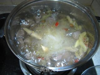 酸菜鸭血粉丝汤（开胃靓汤）的做法步骤：4