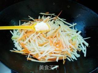 胡萝卜炒甜竹笋的做法步骤：5
