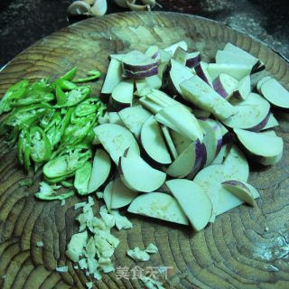 辣椒炒茄子的做法步骤：2