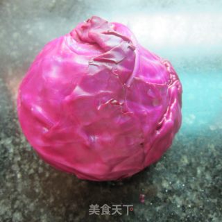 蒜香甘蓝菜丝的做法步骤：1